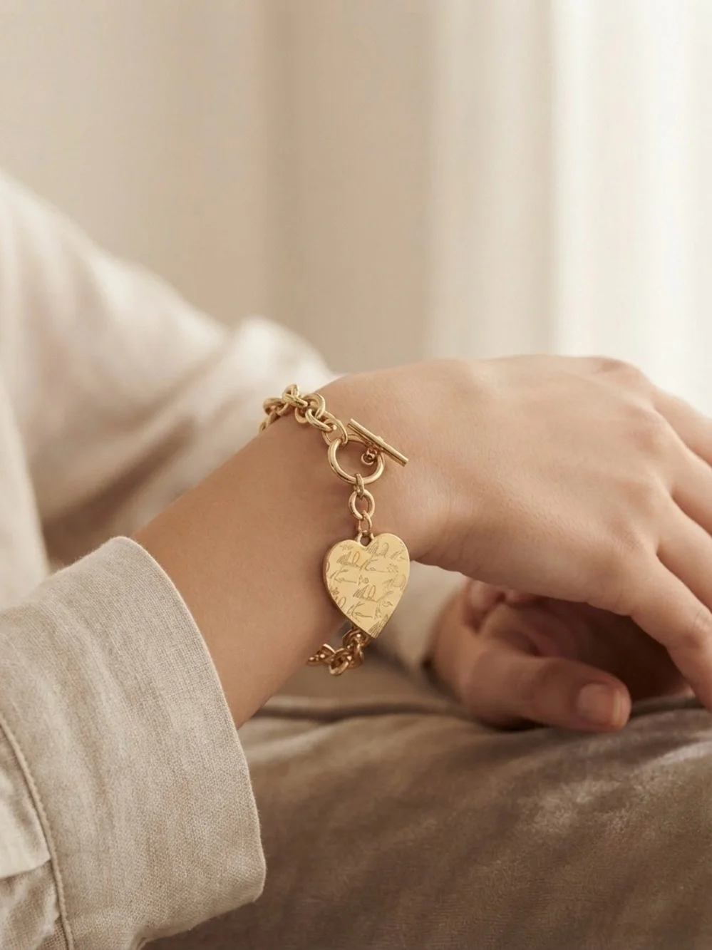 Nice!! Michael Kors Gold Heart Engraved two sided Toggle Bracelet
